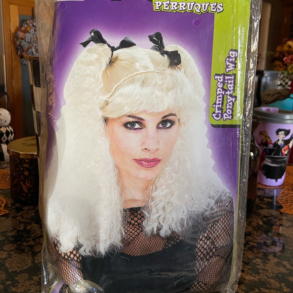 Blond Halloween Wig! 🎃 - Picture 1 of 2